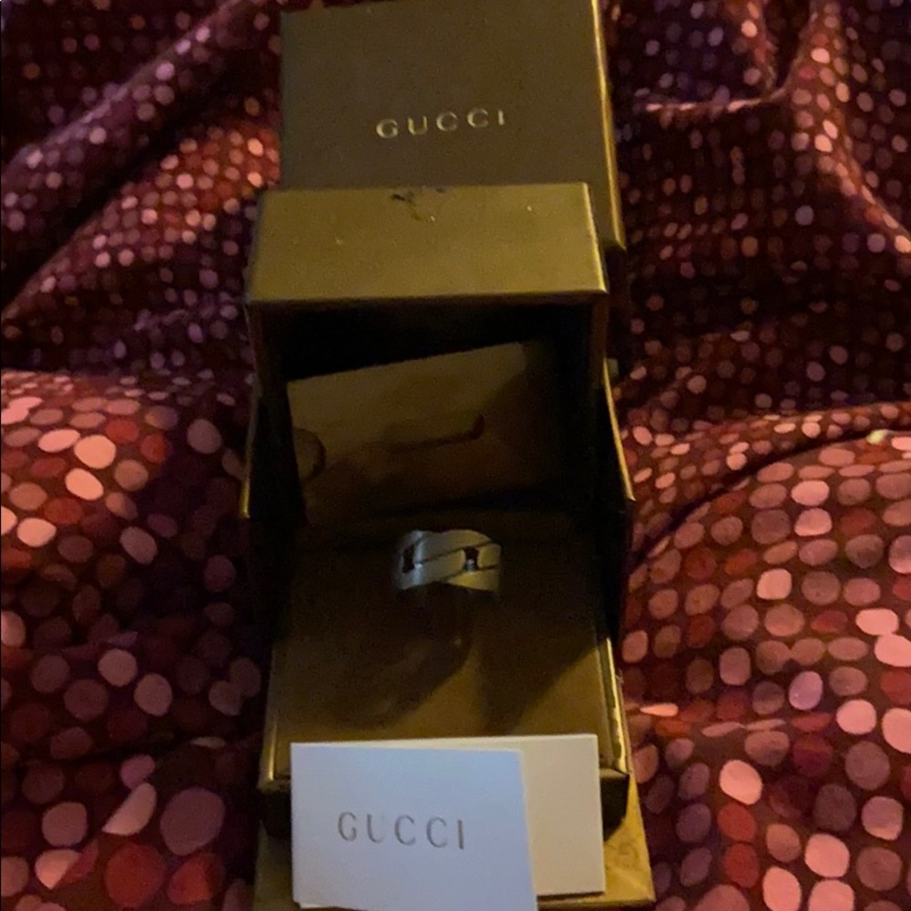 authentic GUCCI ring 8.5